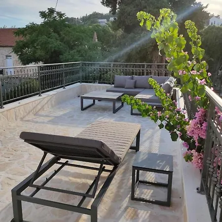 Villa La Bellasu House In House
