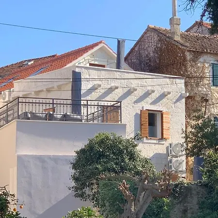 Villa La Bellasu House In House